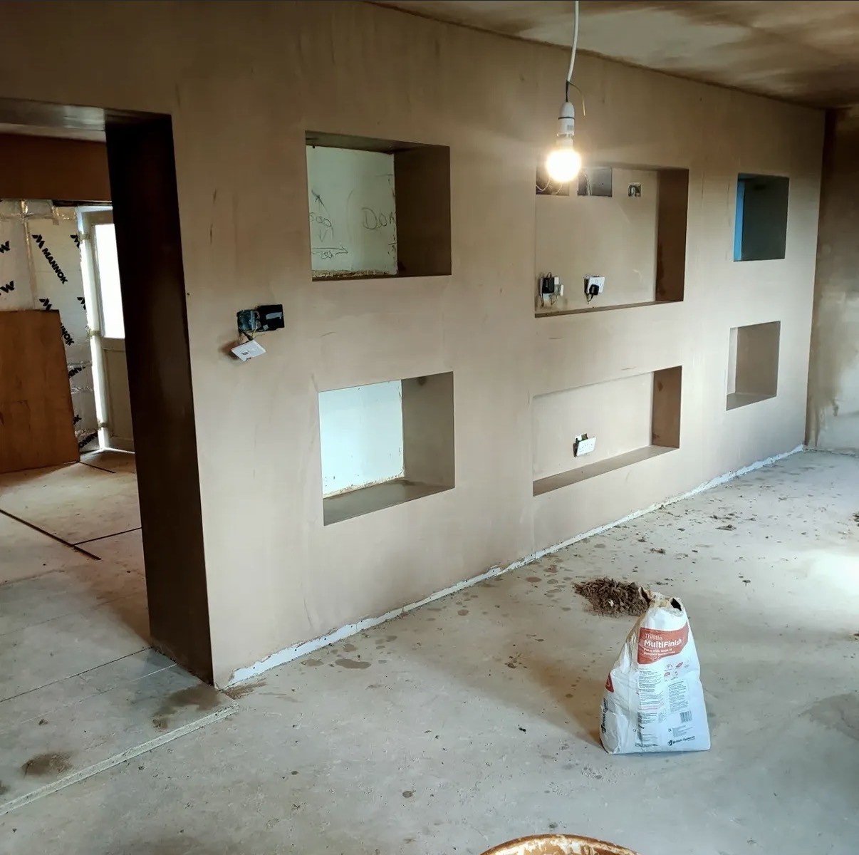 Interior wall with feature niches, freshly skimmed